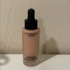 Mac Studio Waterweight SPF 30 Foundation NW25